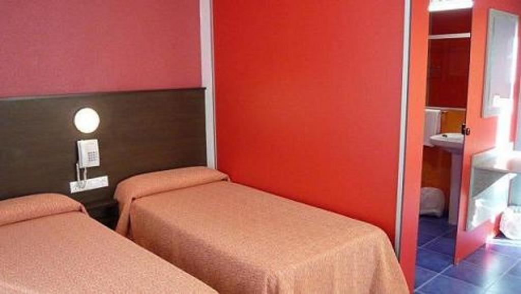 Loop Inn Hotel سانتياغو دي كومبوستيلا الغرفة الصورة