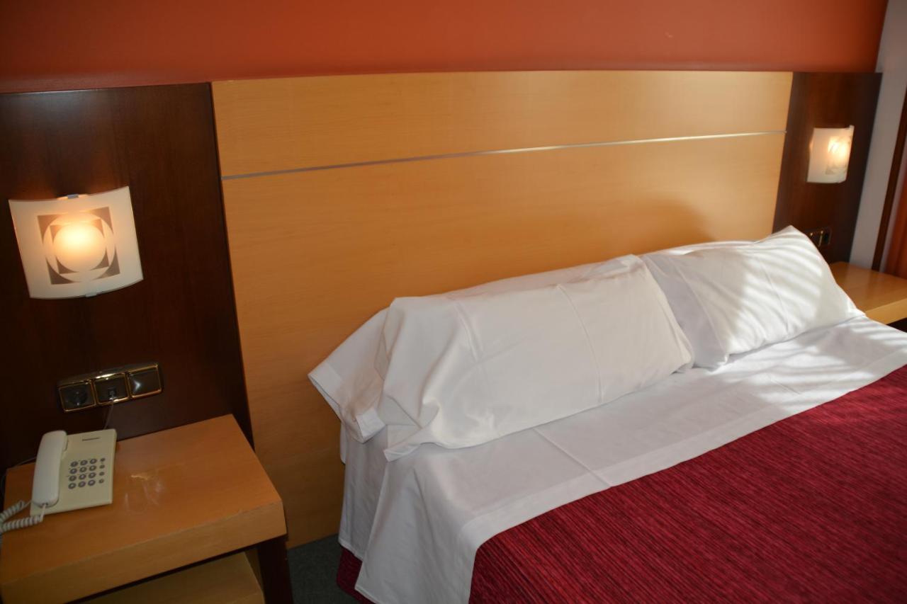 Loop Inn Hotel سانتياغو دي كومبوستيلا المظهر الخارجي الصورة