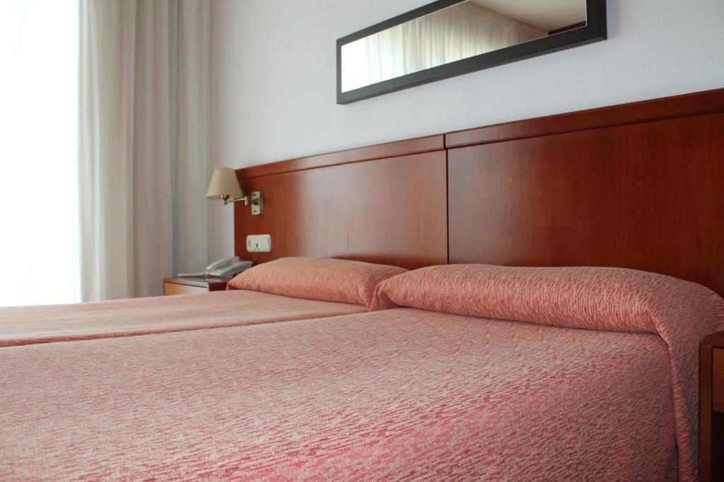 Loop Inn Hotel سانتياغو دي كومبوستيلا الغرفة الصورة