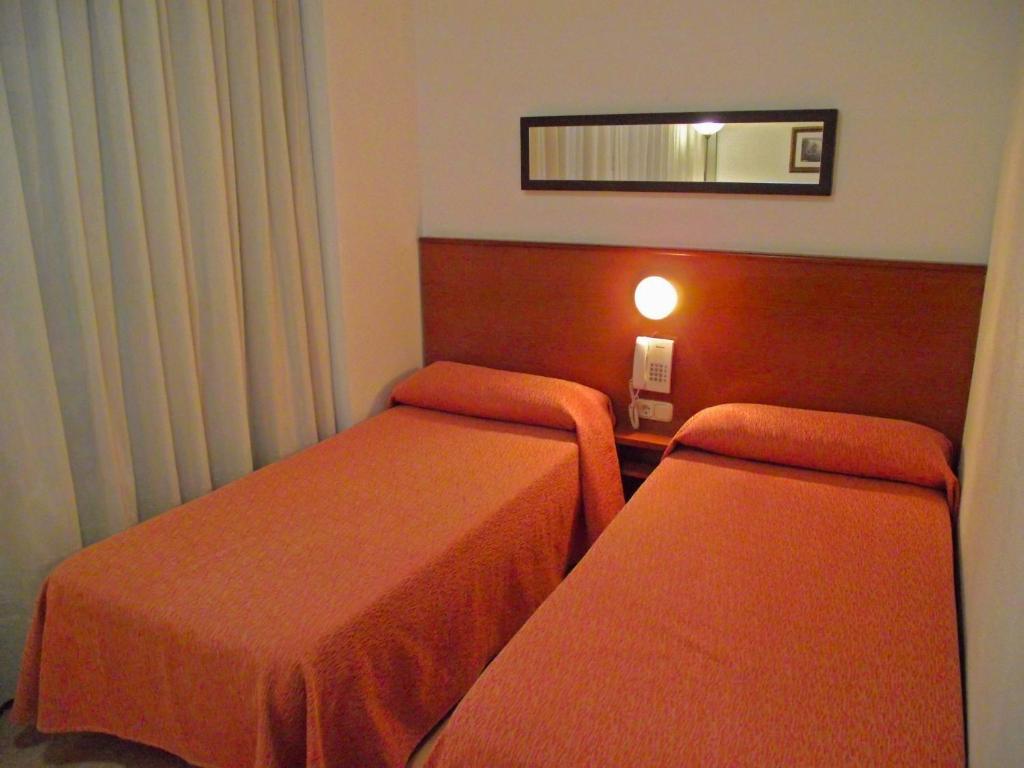 Loop Inn Hotel سانتياغو دي كومبوستيلا الغرفة الصورة