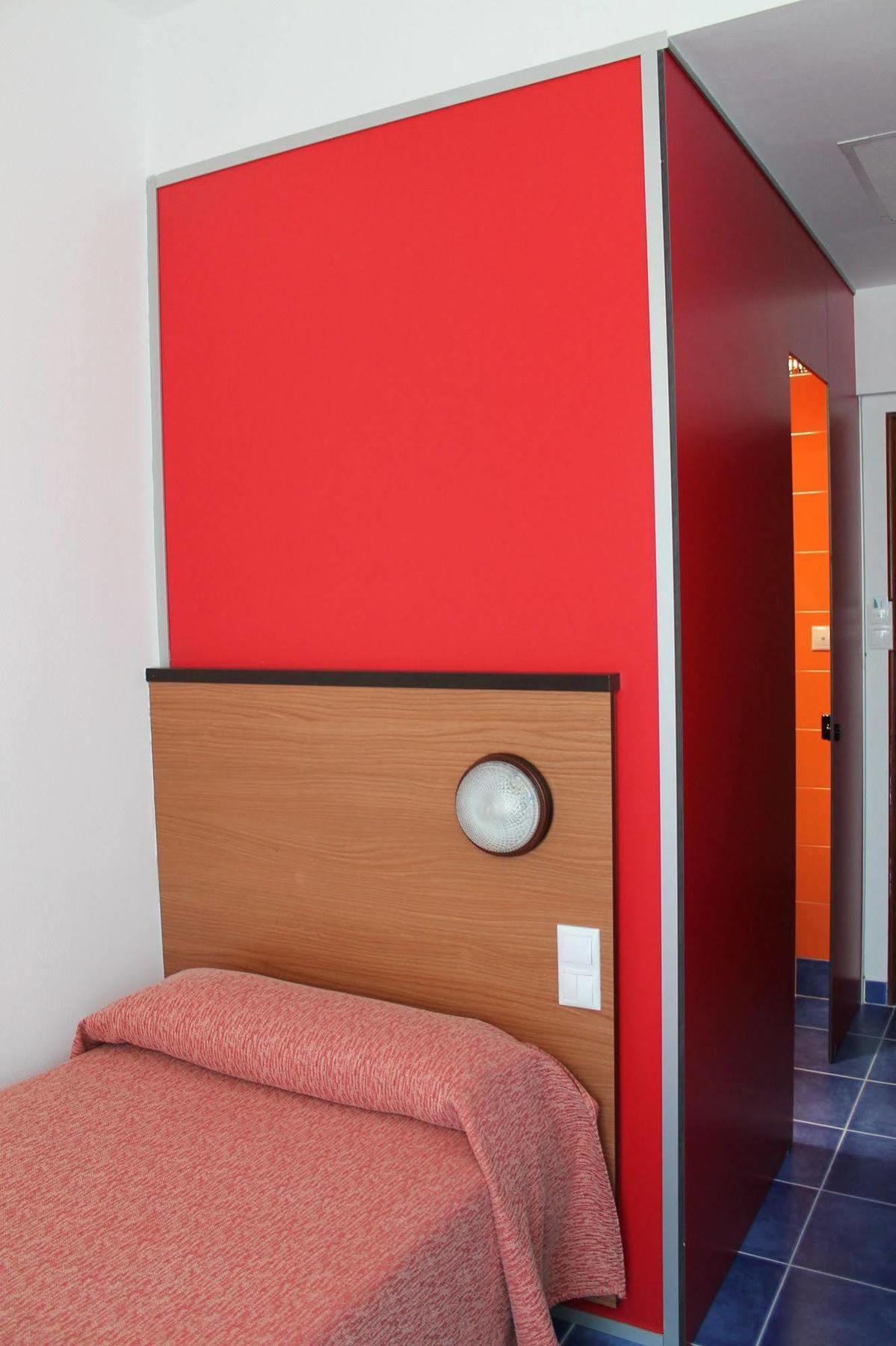 Loop Inn Hotel سانتياغو دي كومبوستيلا المظهر الخارجي الصورة