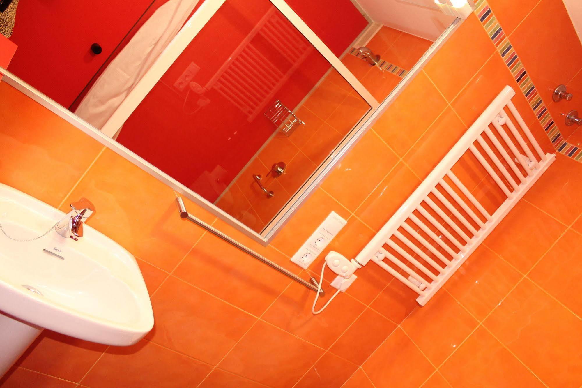 Loop Inn Hotel سانتياغو دي كومبوستيلا المظهر الخارجي الصورة